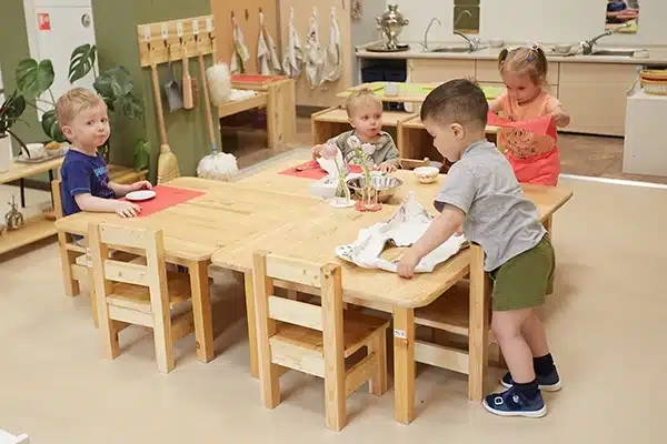 classroom table and chairl