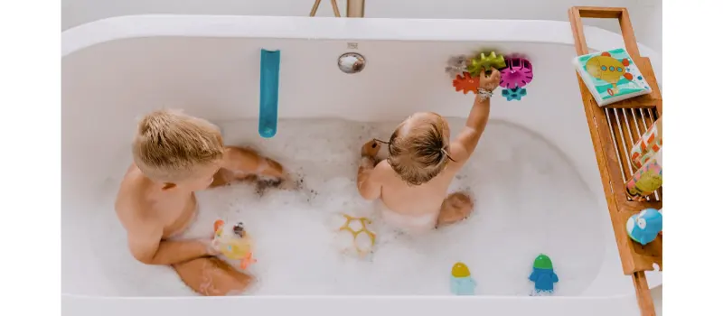 How To Teach Children To Play With Toys? 11 Playing With Toys In The Bathtub